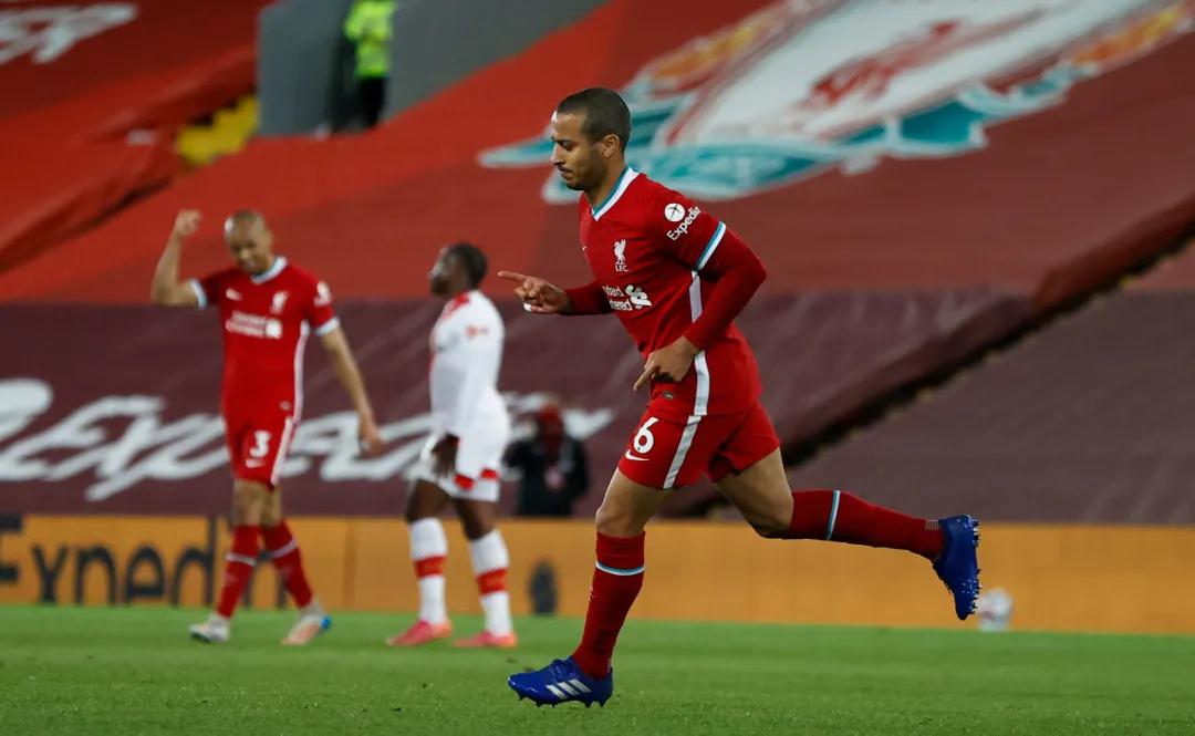 أتلتيكو مدريد يحظر 9 مشجعين مدى الحياة بسبب أعمال شغب وسلوك عنصري