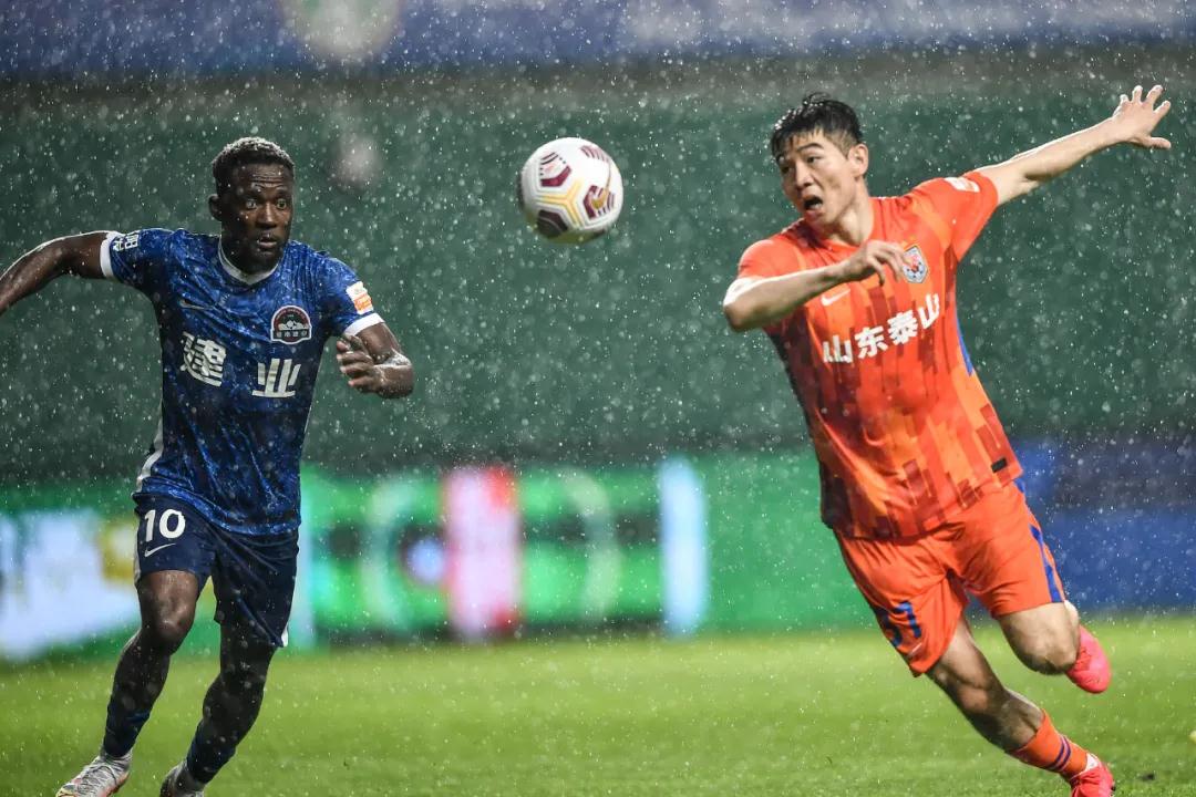 الهلال والاهلي كم كم النتيجهتحليل مفصل للمواجهات التاريخية